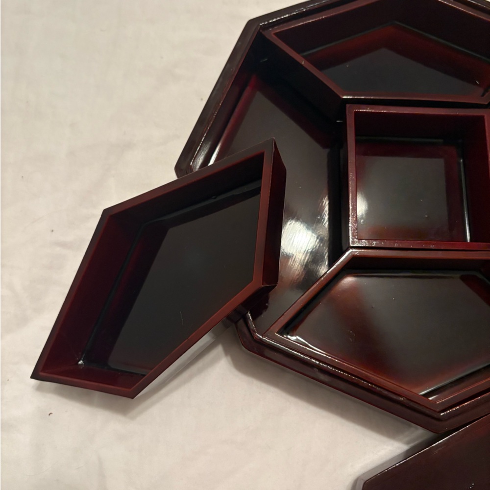 Stunning Vintage Korean Red Lacquer Octagon Mother of Pearl Jewelry Box Najeon - Picture 9 of 10